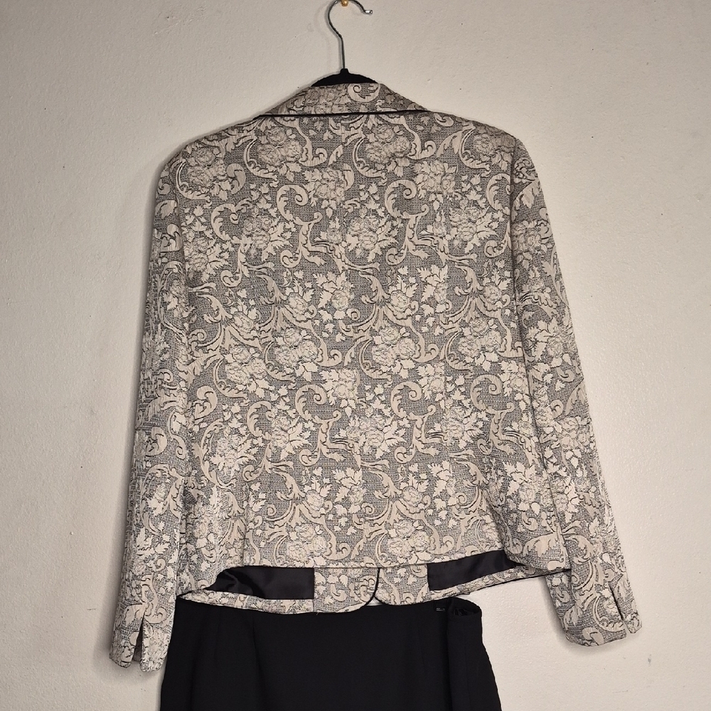 Evan Picone Beige and Black Patterned Blazer - Picture 2 of 15